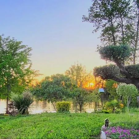 Au Bord Du Lot Holiday home *